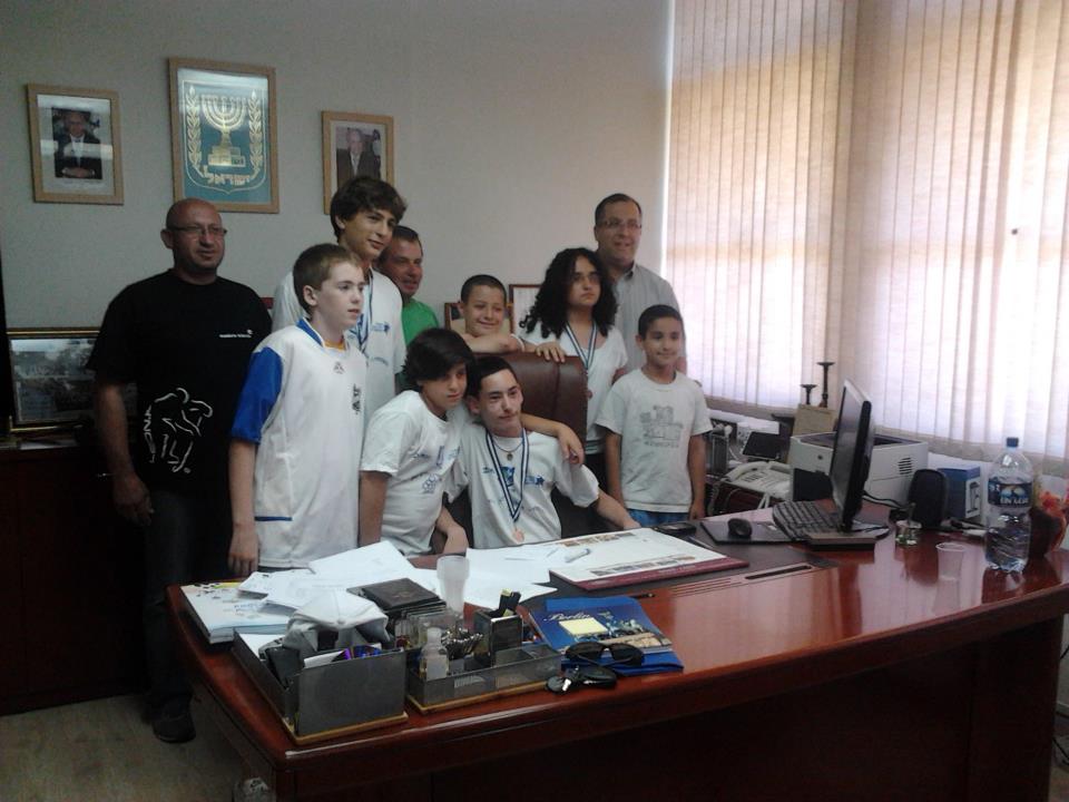 תודה מיוחדת משחקני מועדון ביאליק לכבוד ראש העיר תודה מיוחדת משחקני מועדון ביאליק לכבוד ראש העיר